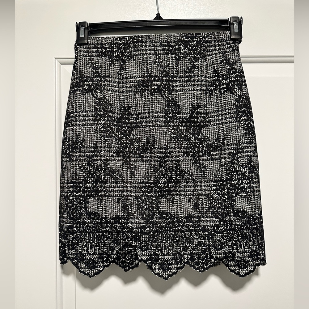 Zara Black and White Patterned scallop skirt xs